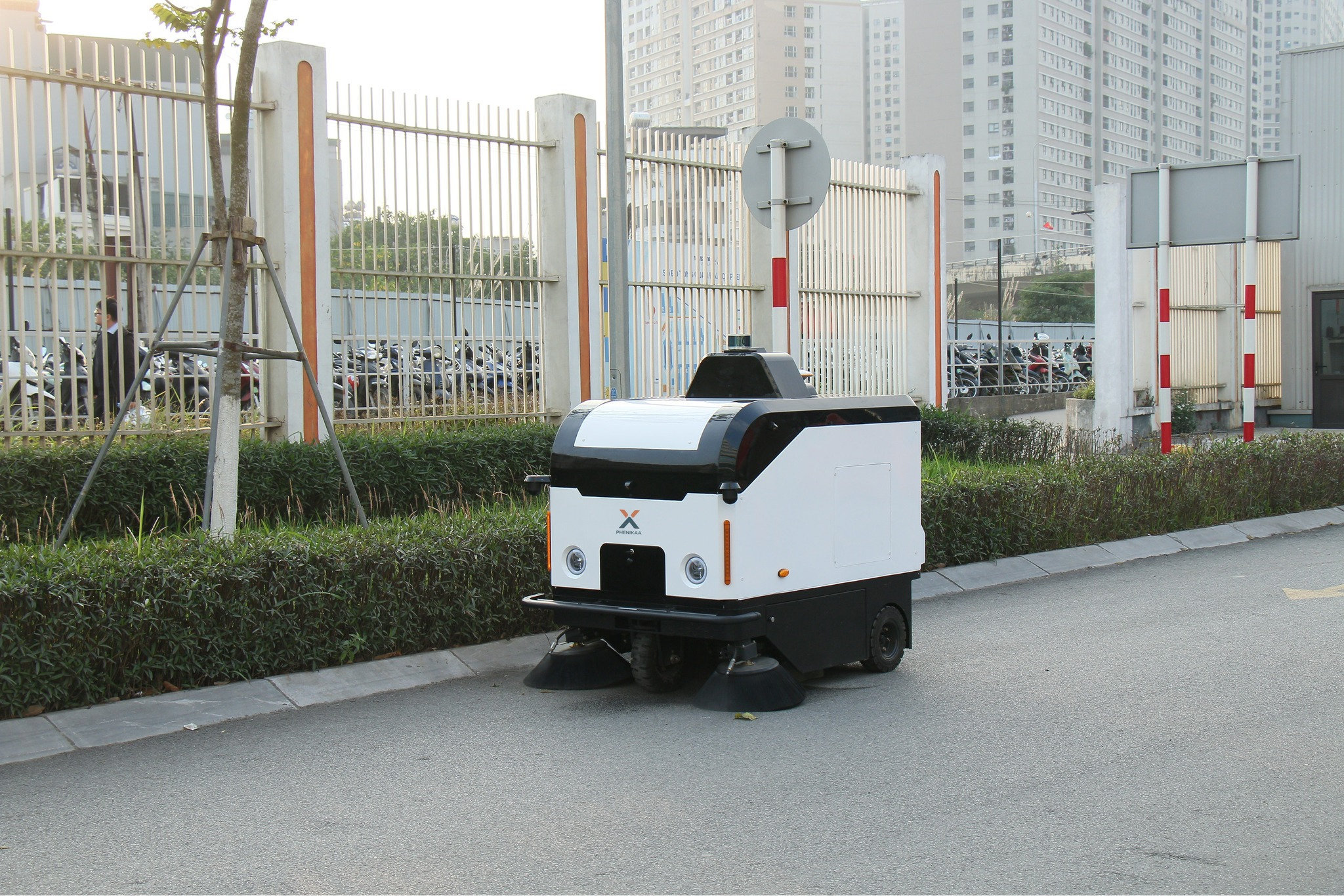 robot-don-ve-sinh-tu-dong.jpg