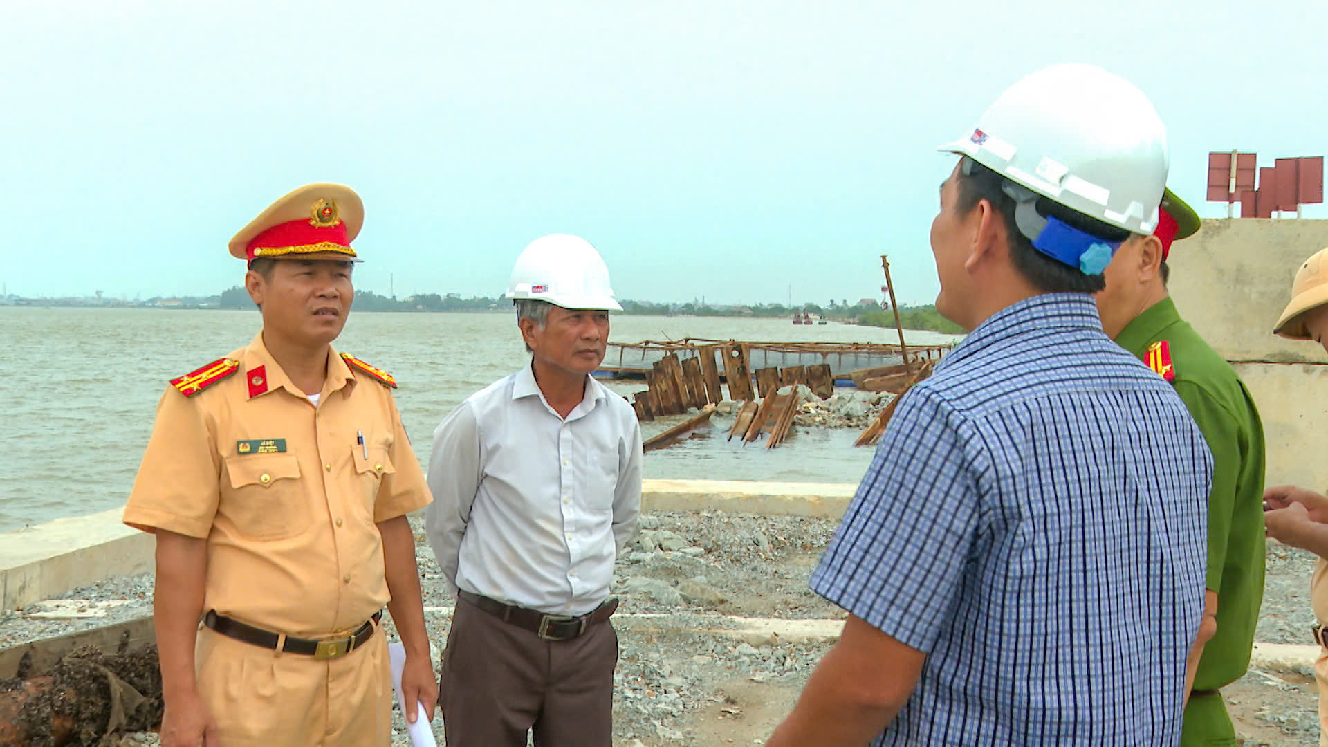 tàu thuyền neo đậu (3)