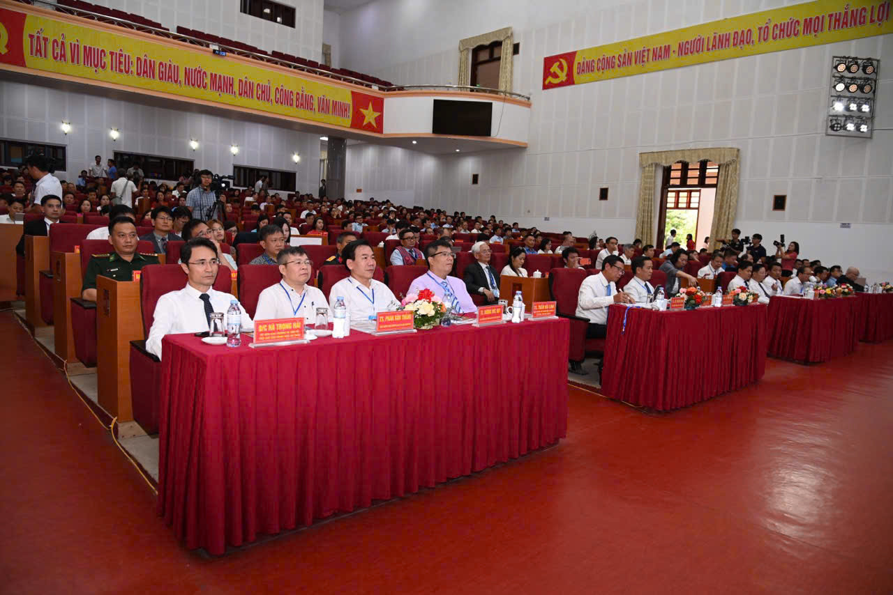 Toàn cảnh hội trường và đại biểu dự Hội thảo khoa học Sâm Lai Châu - Tinh hoa đại ngàn Tây Bắc.
