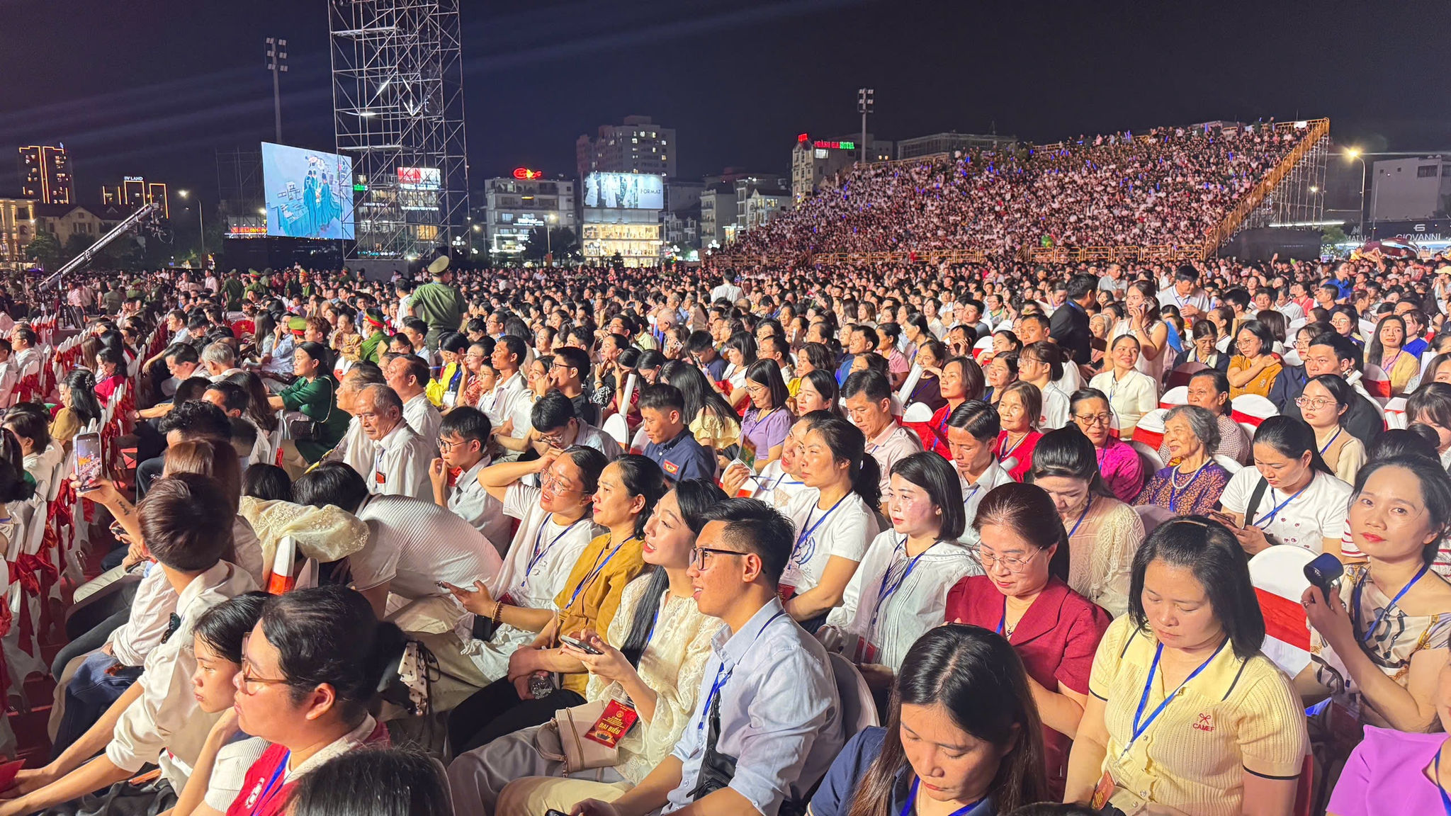 đông đảo nhân dân