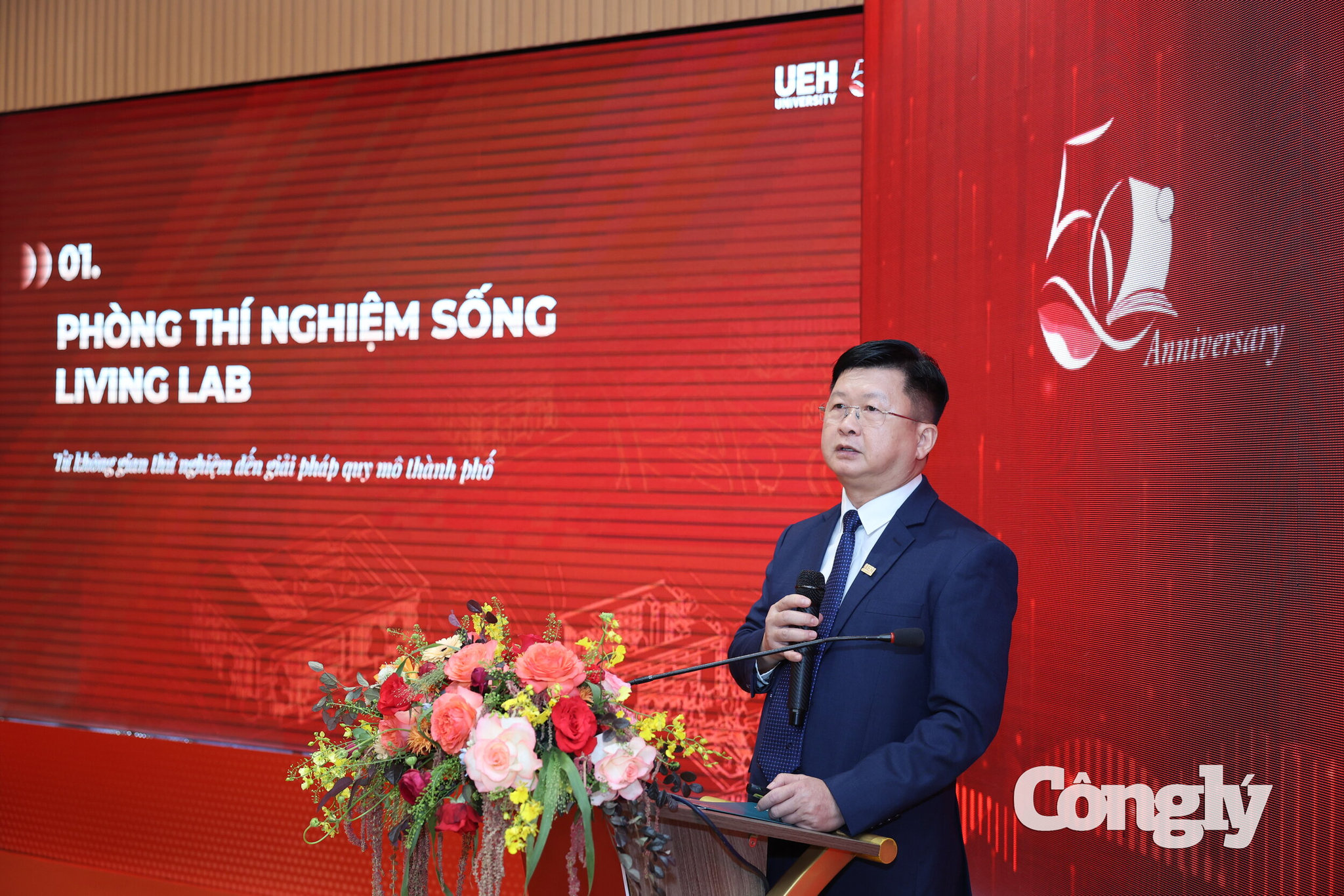 TS. Đinh Công Khải phát biểu