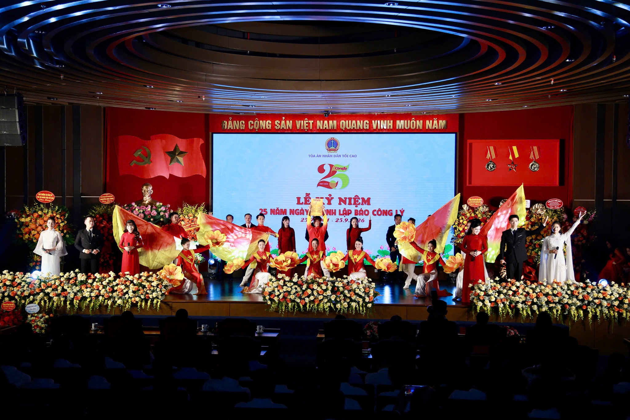 Toàn cảnh Lễ kỷ niệm 25 năm ngày thành lập Báo Công lý