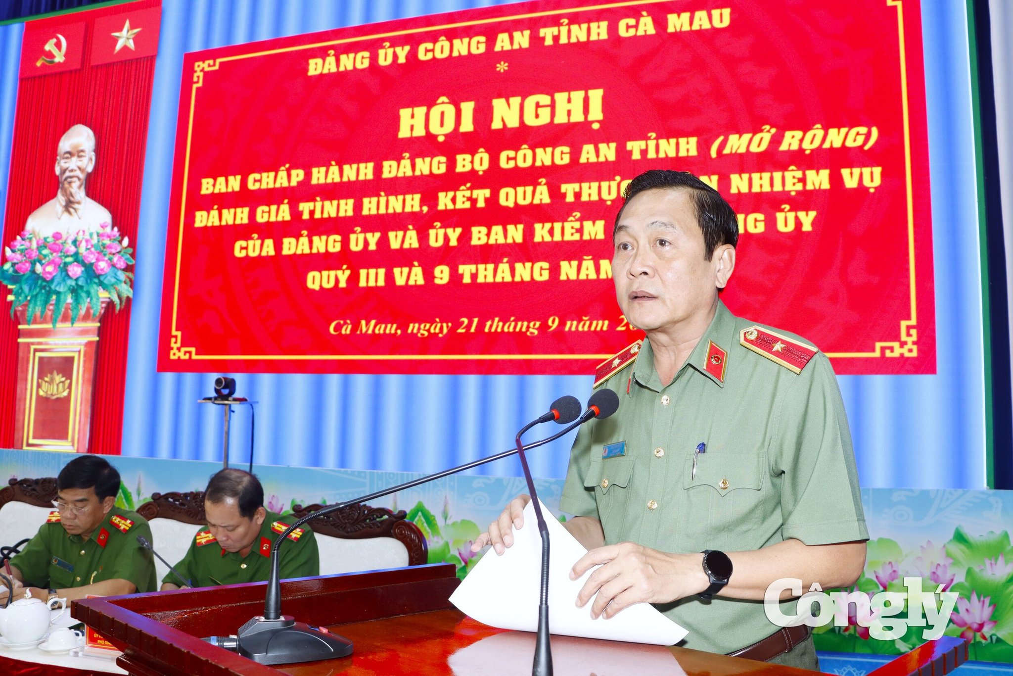 HỒ VIỆT TRIỀU