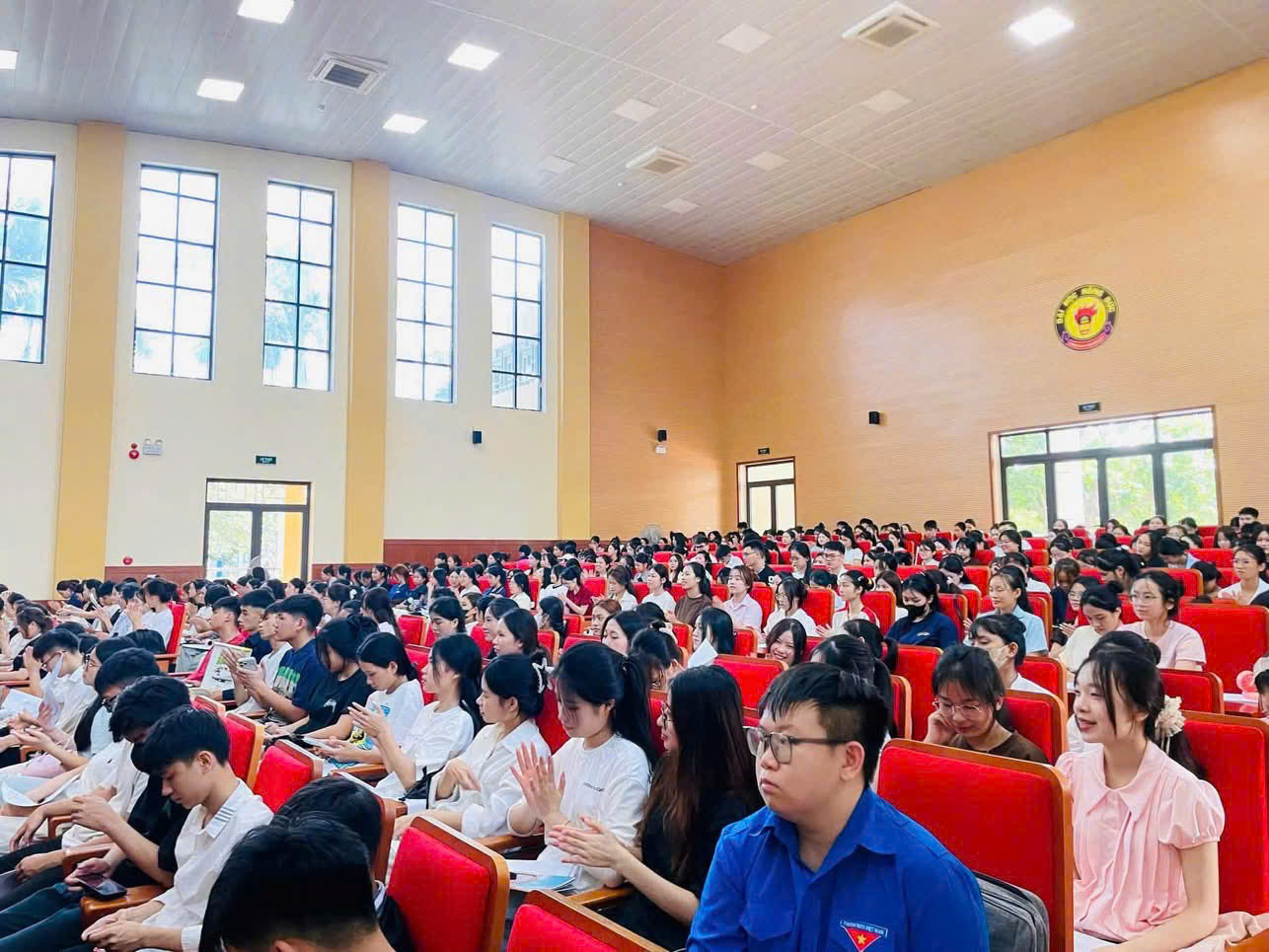 hongduc-e3884f55c25afc57029fba45d7783493.jpg