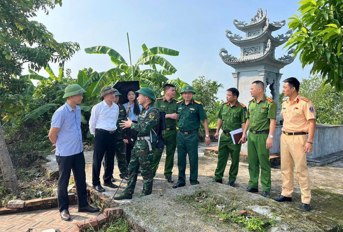 tìm mộ tập thể