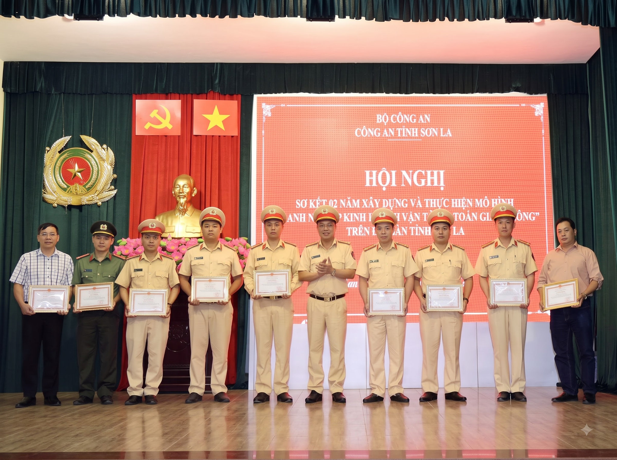 Sơn La tư
