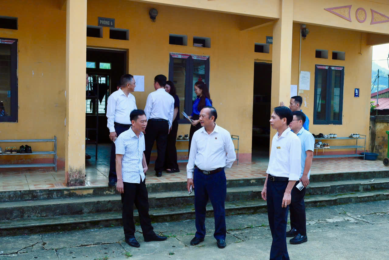 Tòa án Thái Nguyên tặng quà (14)