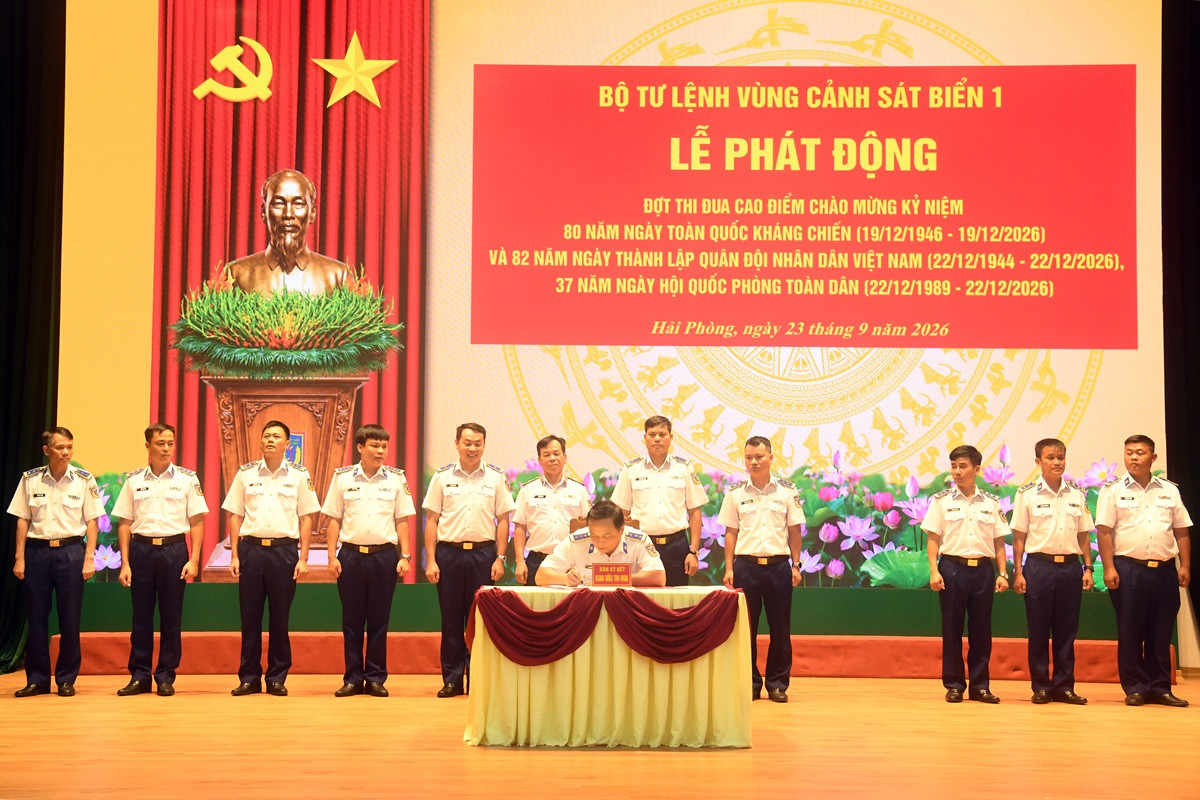 Chỉ huy các cơ quan, đơn vị ký kết giao ước thi đua