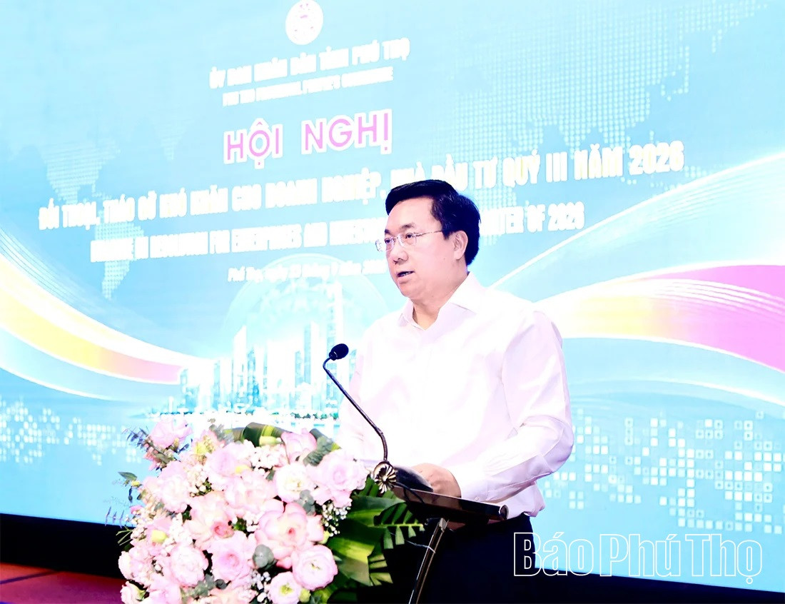 Chủ tịch UBND tỉnh Trần Duy Đông phát biểu khai mạc hội nghị đối thoại