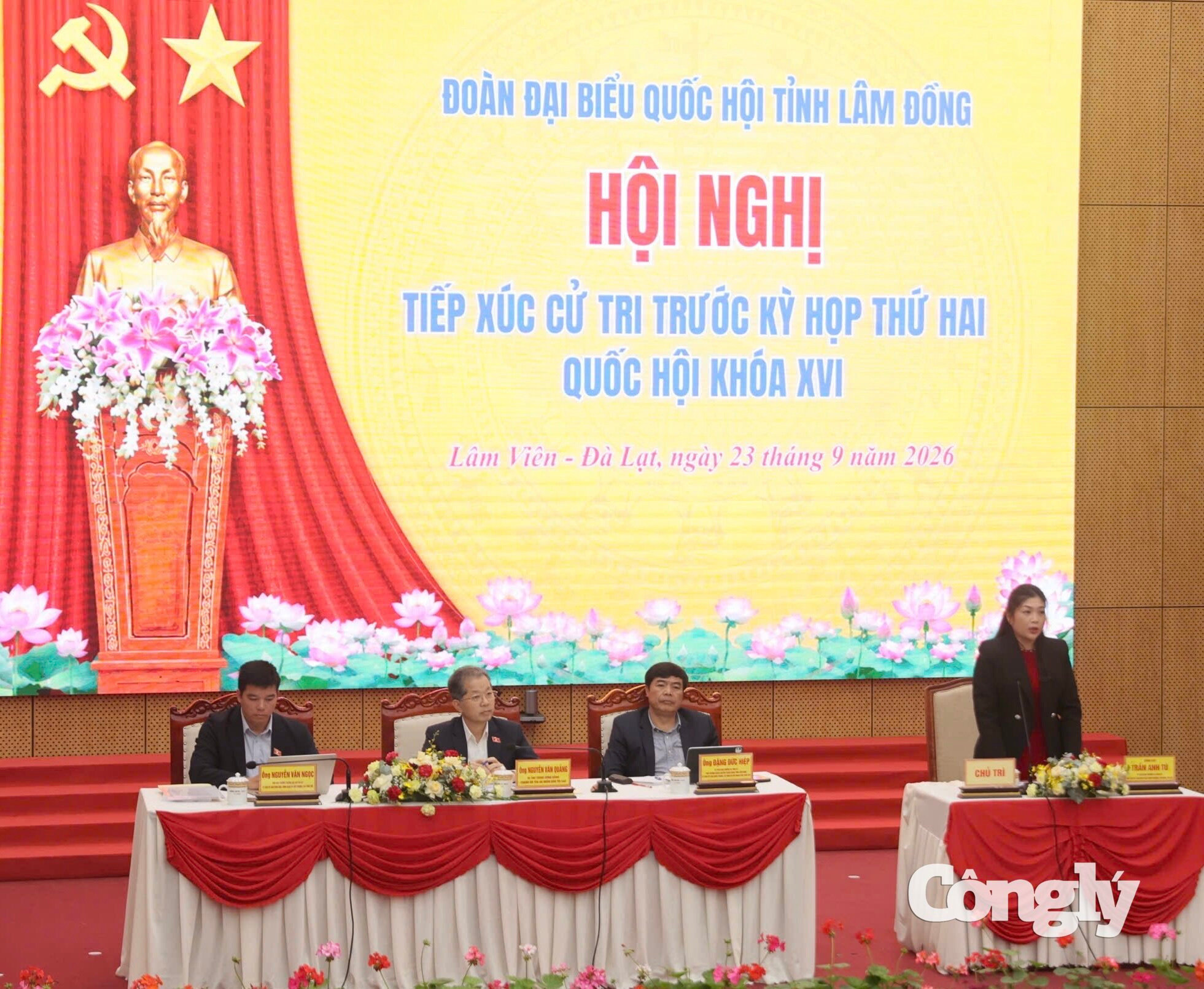 Toàn cảnh hội nghị.