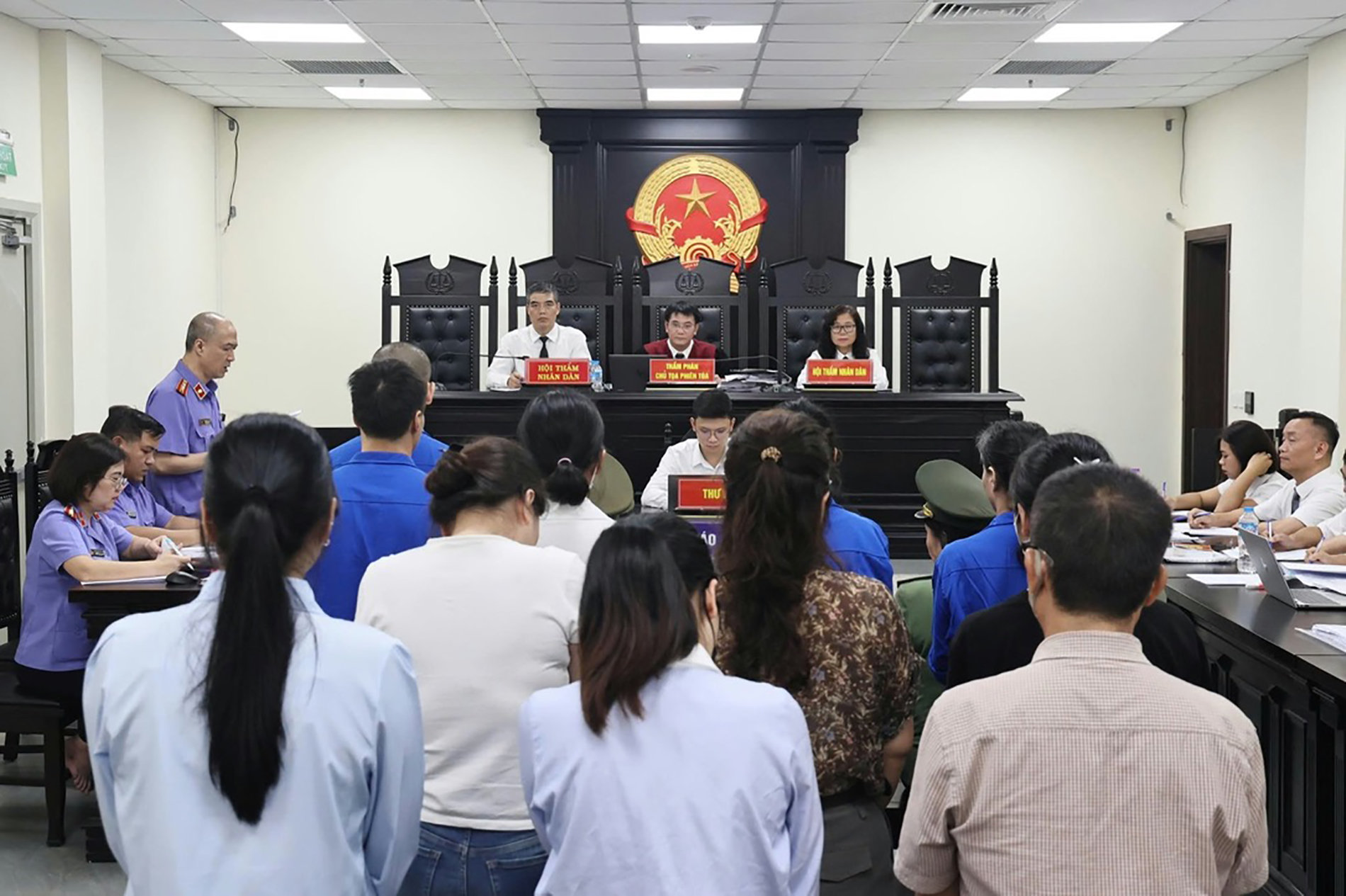 Làm giả hợp đồng