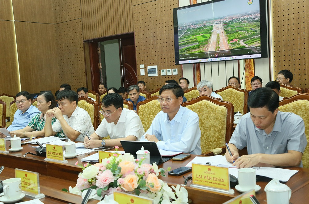 Các đại biểu dự buổi làm việc (1)