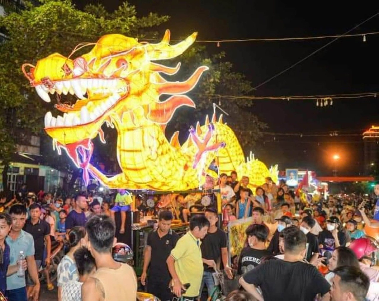 Hoạt động tổ chức Trung thu diễn ra sôi động nhất là các tuyến phố