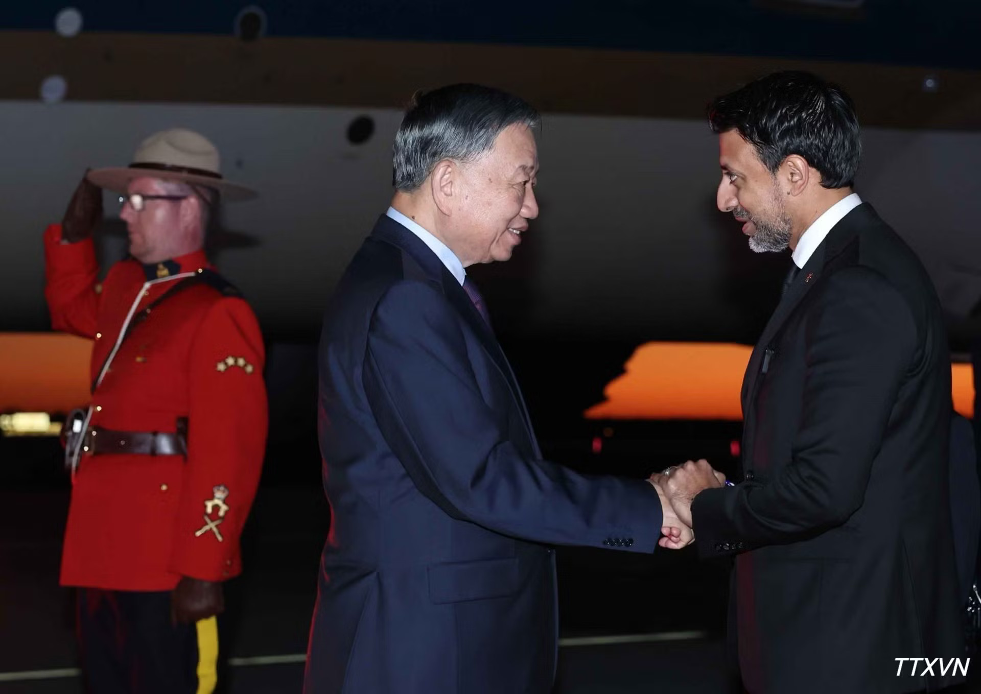 vna-potal-tong-bi-thu-chu-tich-nuoc-to-lam-bat-dau-chuyen-tham-cap-nha-nuoc-toi-canada-3298.jpg