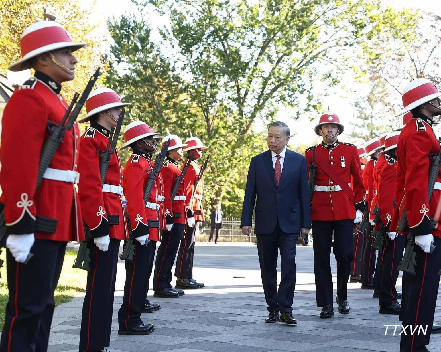 vna-potal-le-don-tong-bi-thu-chu-tich-nuoc-to-lam-tham-cap-nha-nuoc-toi-canada-9182.jpg