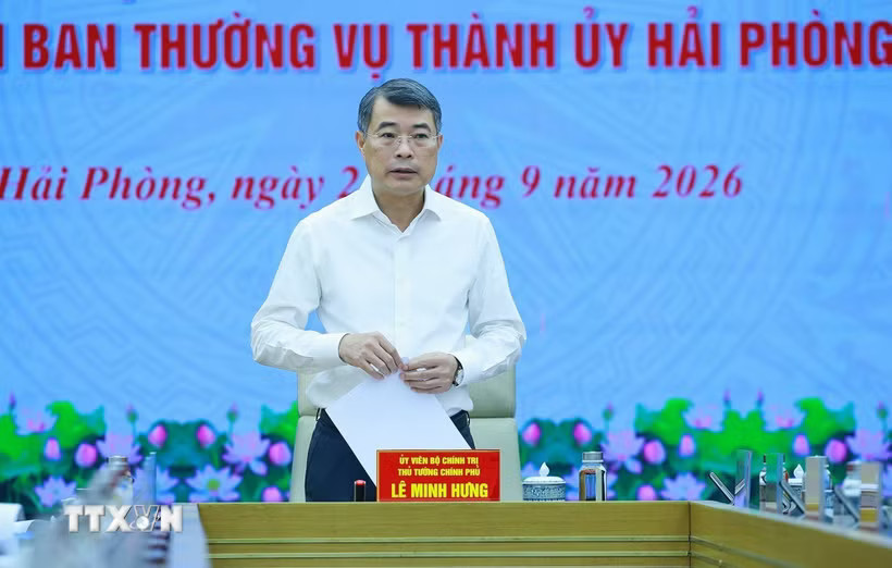 Đồng chí Lê Minh Hưng, Ủy viên Bộ Chính trị, Bí thư Đảng ủy Chính phủ, Thủ tướng Chính phủ, Trưởng đoàn kiểm tra, giám sát số 222 của Bộ Chính trị chủ trì Hội nghị. (Ảnh: Dương Giang/TTXVN)