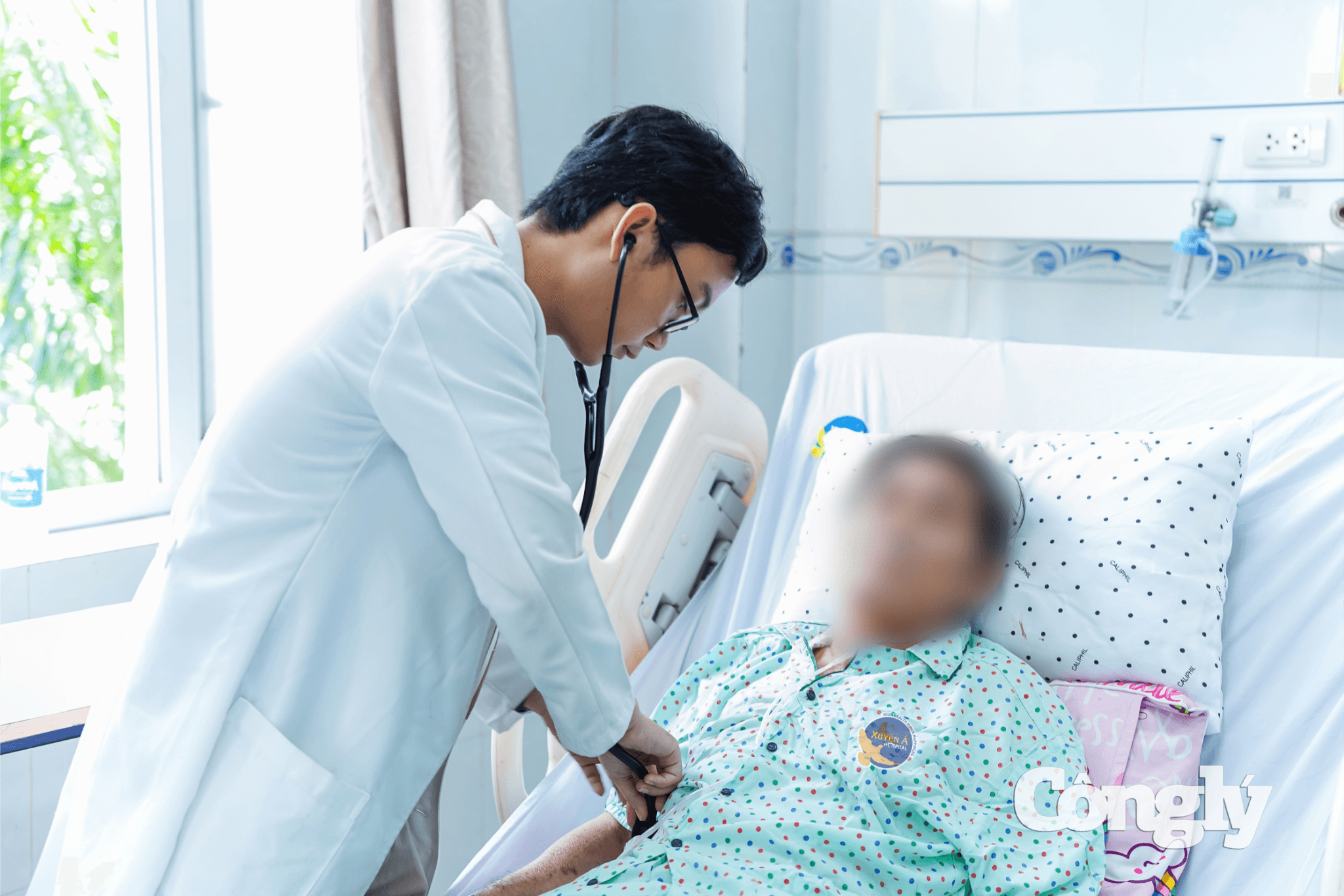 BÁC SĨ THĂM KHÁM BỆNH NHÂN N