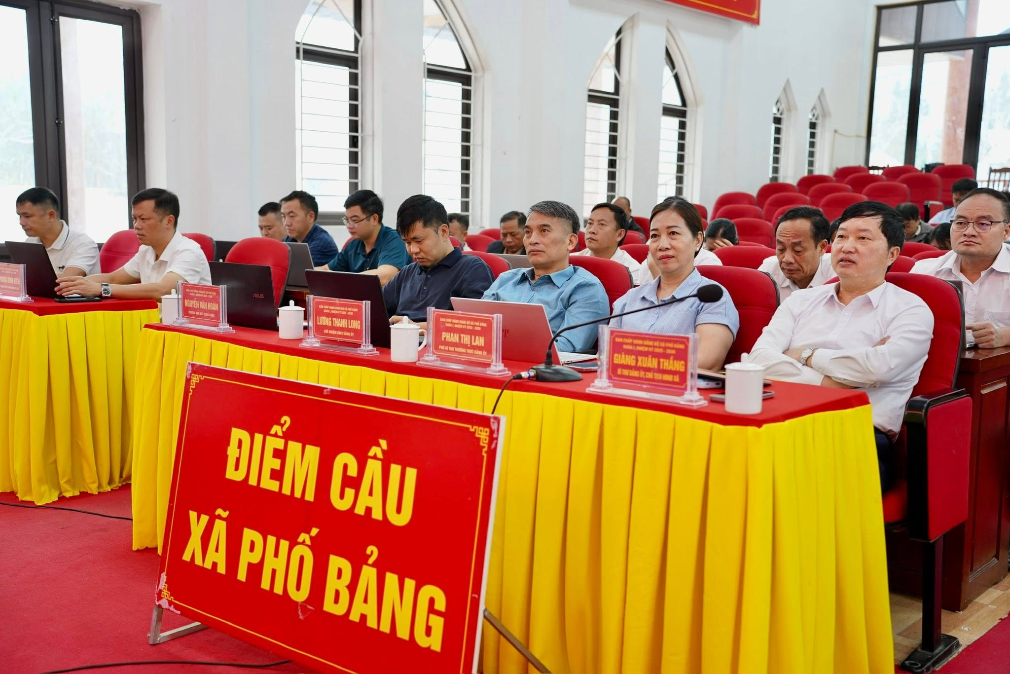 Các đại biểu dự tại điểm cầu xã Phố Bảng