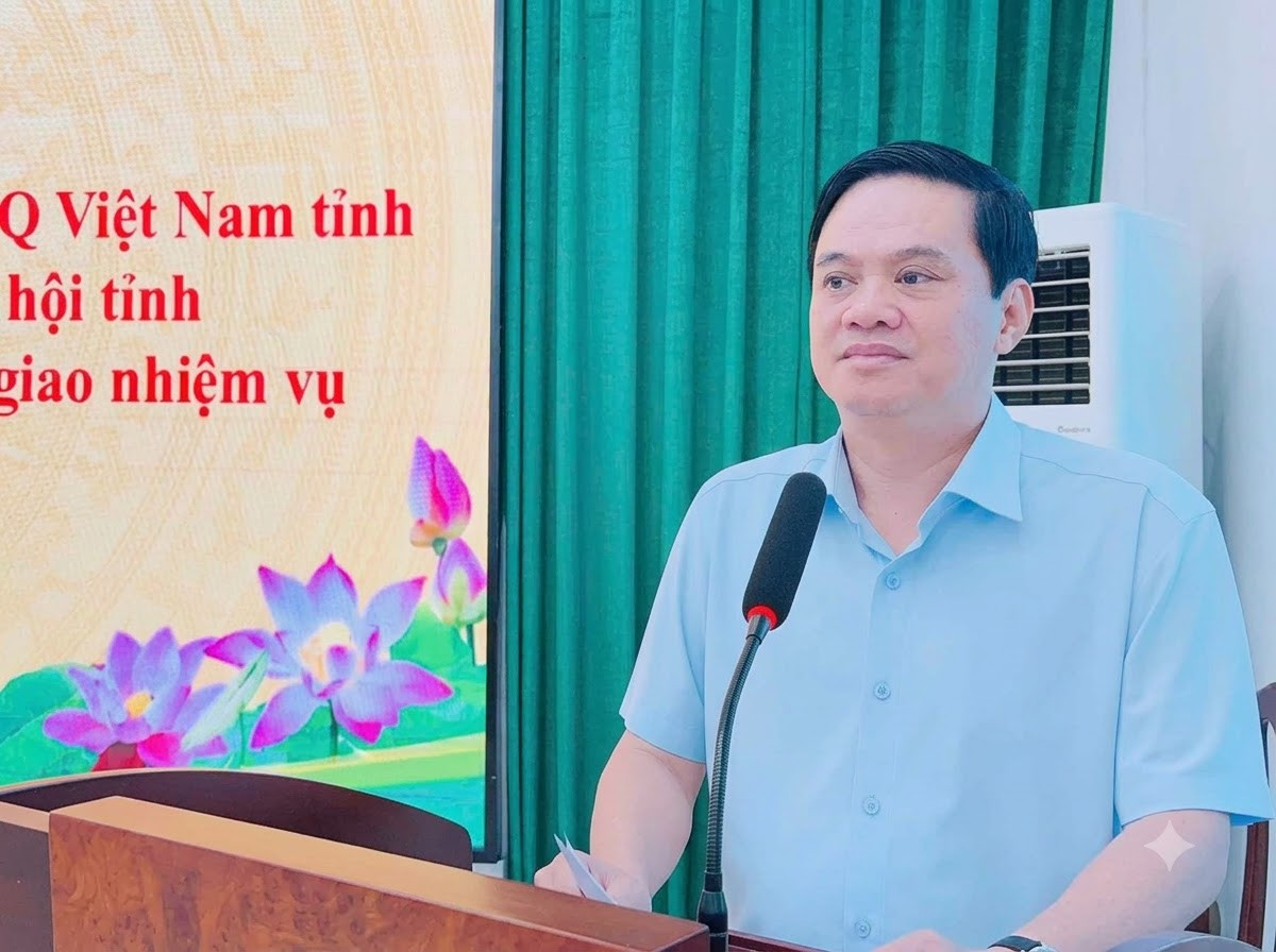 Đồng chí Nguyễn Mạnh Hùng, Ủy viên Ban Thường vụ Tỉnh ủy, Phó Chủ tịch Thường trực Ủy ban MTTQ Việt Nam tỉnh phát biểu tại hội nghị.