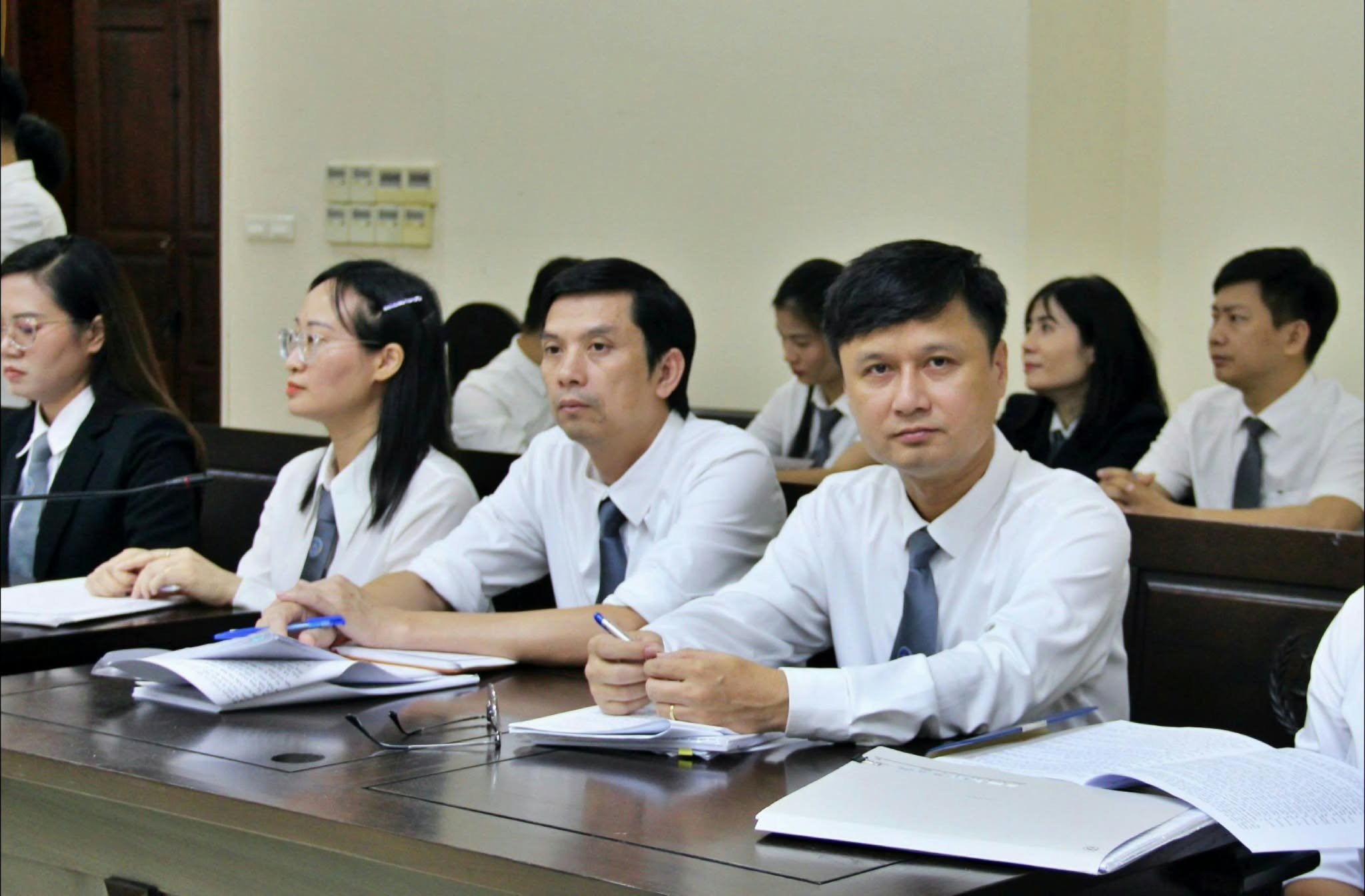 luật sư
