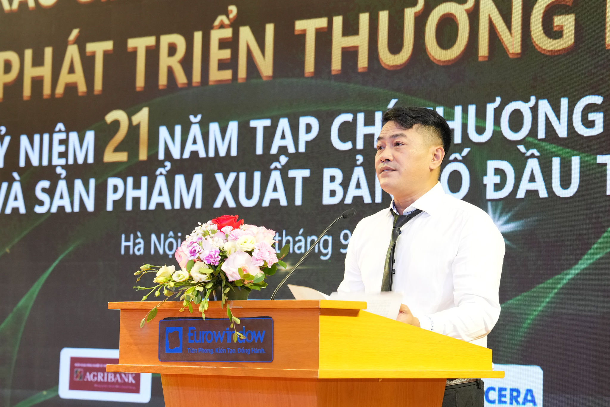 Ông Nguyễn Viết Hưng - TBT tạp chí Thương hiệu và Sản phẩm phát biểu khai mạc