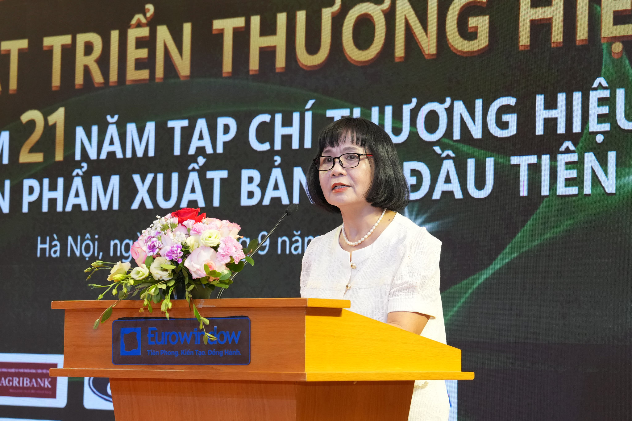 PGS TS Trần Thị Bích Loan - Nguyên Phó Hiệu Trưởng Trường Đại học Thương mại trình bày tham luận (1)