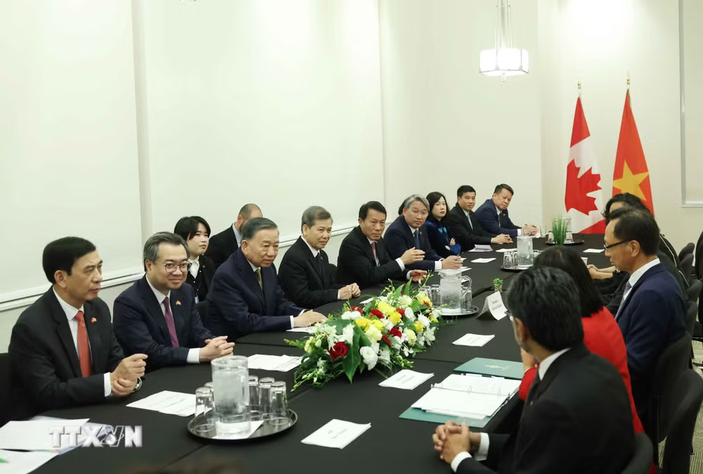ttxvn-tong-bi-thu-chu-tich-nuoc-to-lam-tiep-nhom-nghi-si-huu-nghi-canada-viet-nam5.jpg