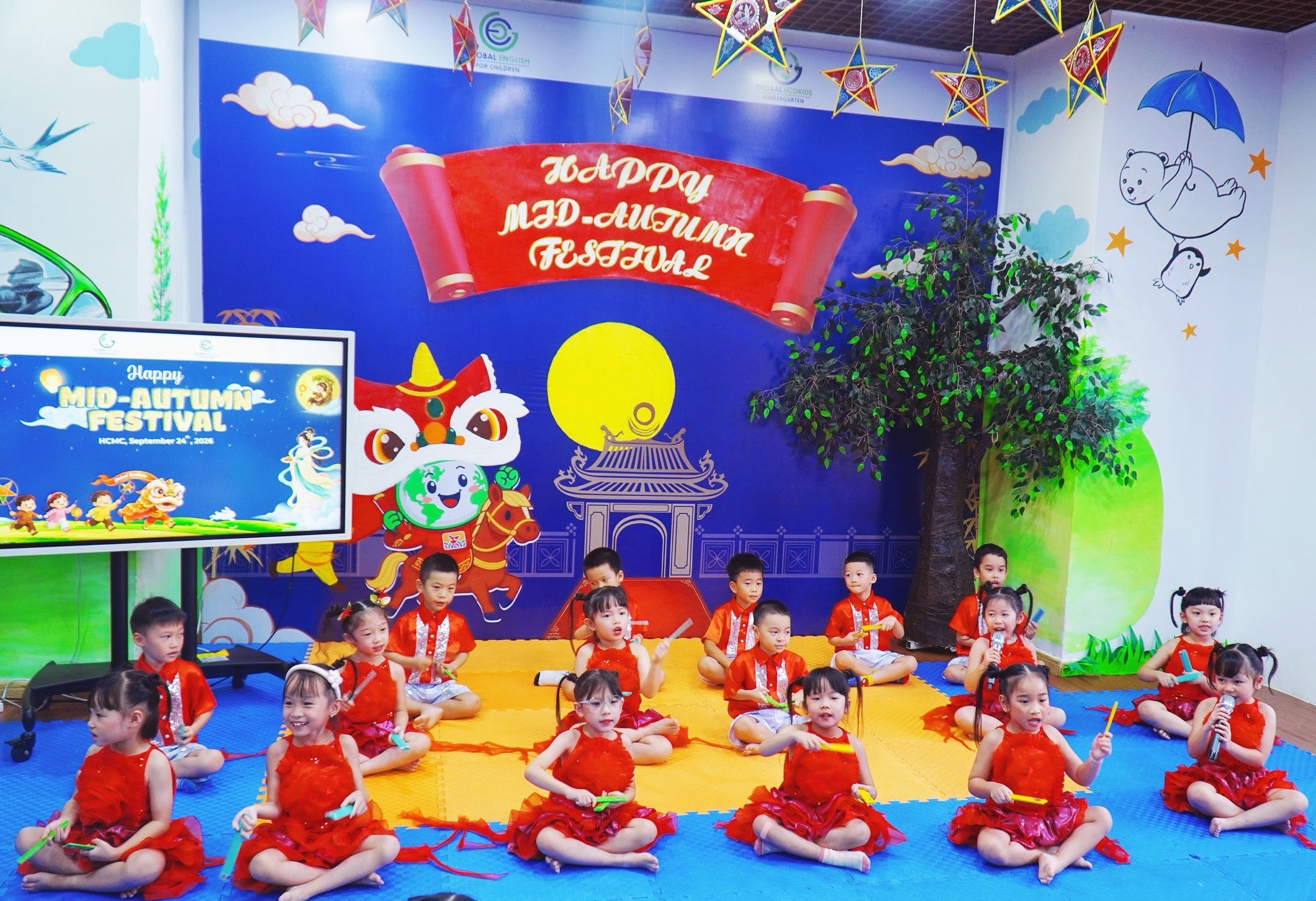 Tiết mục văn nghệ sôi động của cơ sở 2 - The CBD (1)