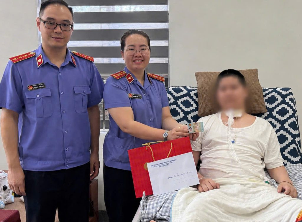 trao căn cước