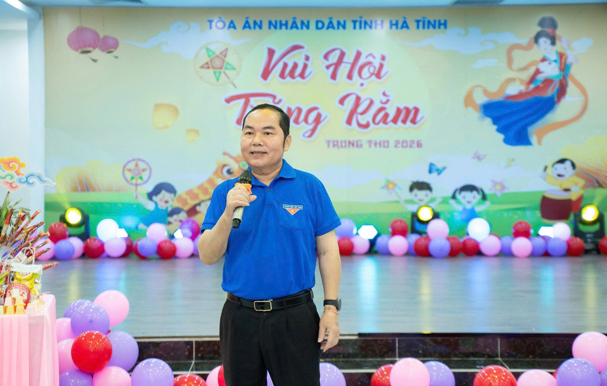 Chánh án Trần Ngọc Sơn vui tết Trung thu cùng các em nhỏ
