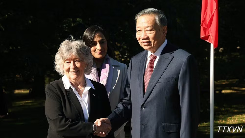 vna-potal-le-don-tong-bi-thu-chu-tich-nuoc-to-lam-tham-cap-nha-nuoc-toi-canada.avif
