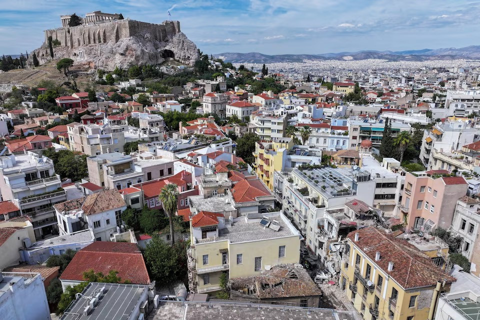 https://www.reuters.com/world/one-dead-5-missing-after-explosion-destroys-building-athens-2026-09-26/