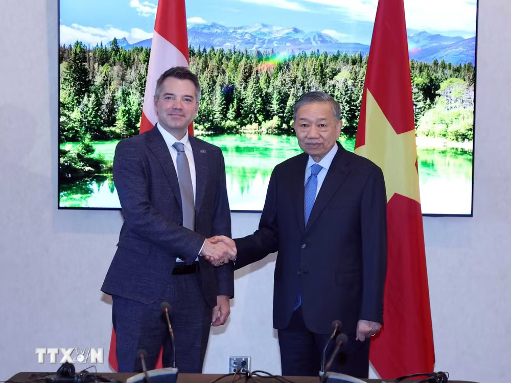 Tổng Bí thư, Chủ tịch nước Tô Lâm tiếp ông Alexandre Prevost, Chủ tịch Phụ trách hàng không dân dụng, CAE. (Ảnh: Thống Nhất/TTXVN) ttxvn_tong-bi-thu-chu-tich-nuoc-to-lam-tiep-mot-so-tap-doan-quy-dau-tu-lon-cua-canada-9050295-1.jpg