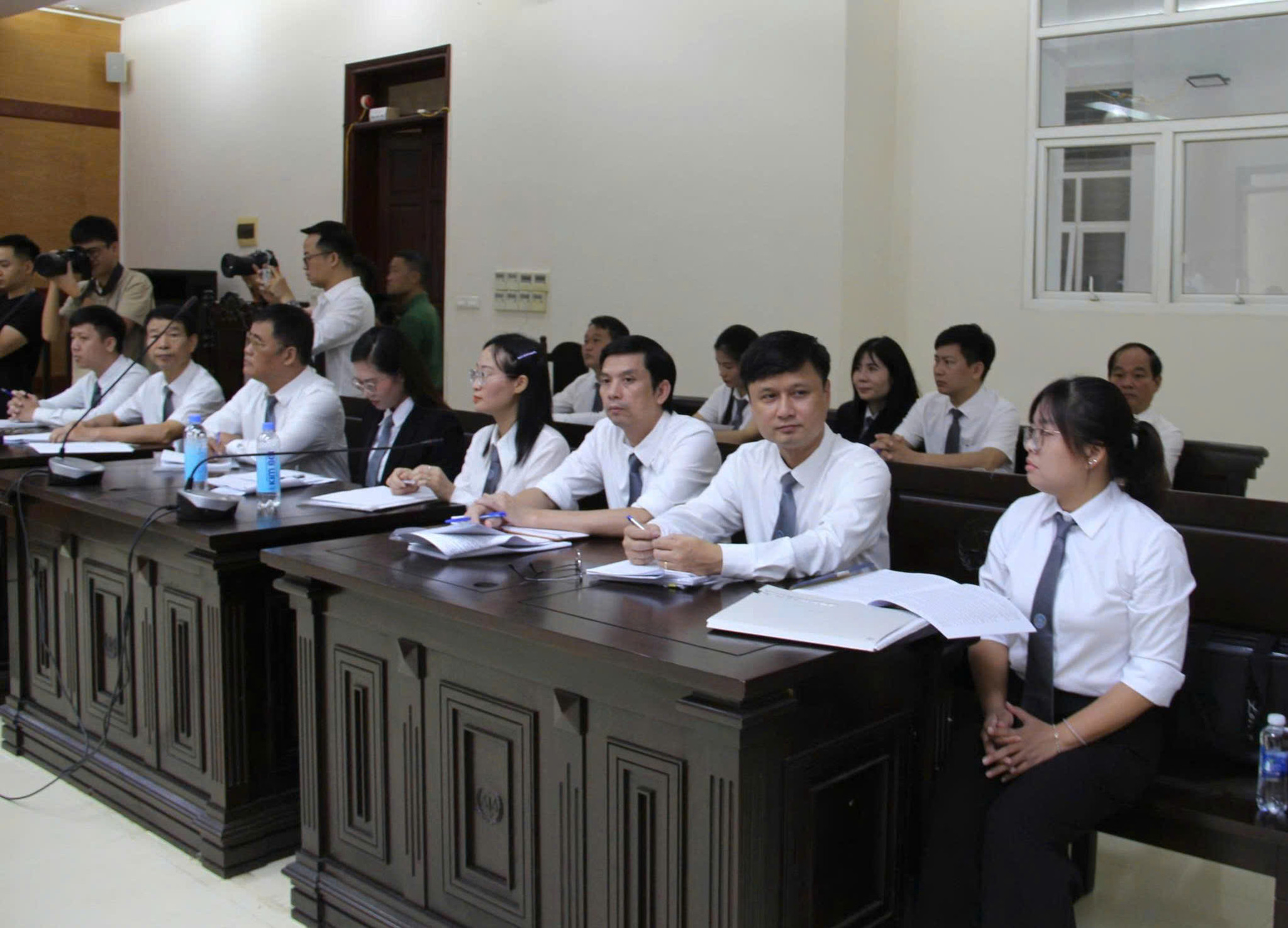 luật sư