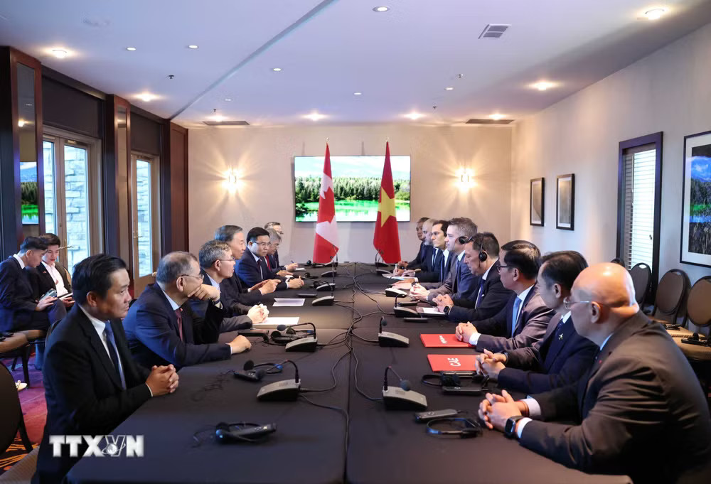 Tổng Bí thư, Chủ tịch nước Tô Lâm tiếp ông Alexandre Prevost, Chủ tịch Phụ trách hàng không dân dụng, CAE. (Ảnh: Thống Nhất/TTXVN) ttxvn_tong-bi-thu-chu-tich-nuoc-to-lam-tiep-mot-so-tap-doan-quy-dau-tu-lon-cua-canada-9050294-1.jpg