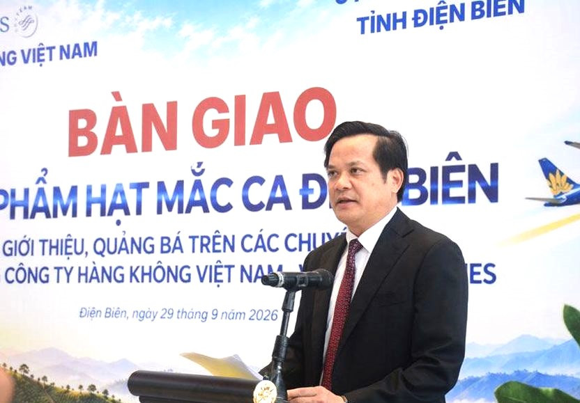 Phó Chủ tịch UBND tỉnh Điện Biên Lò Văn Cương phát biểu tại chương trình.