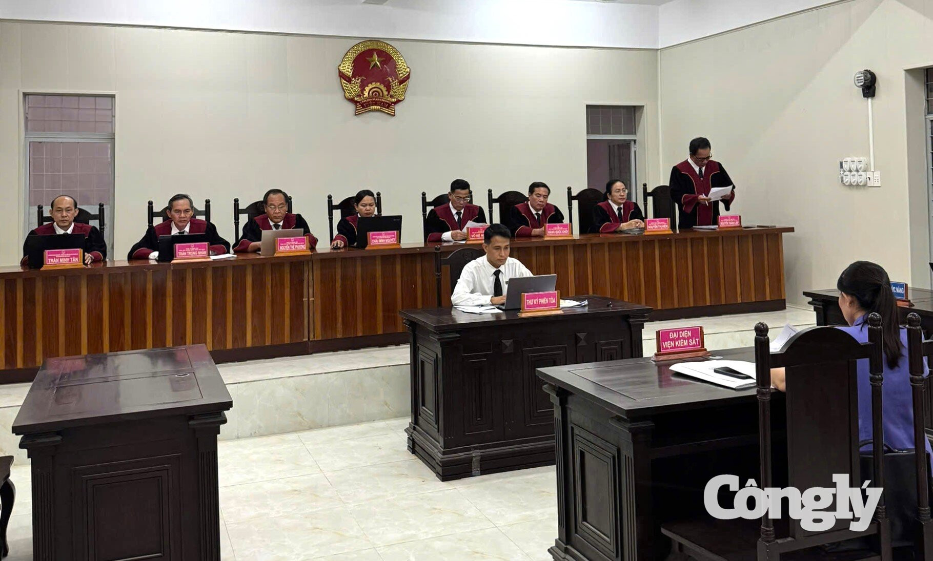 Quang cảnh phiên tòa vụ