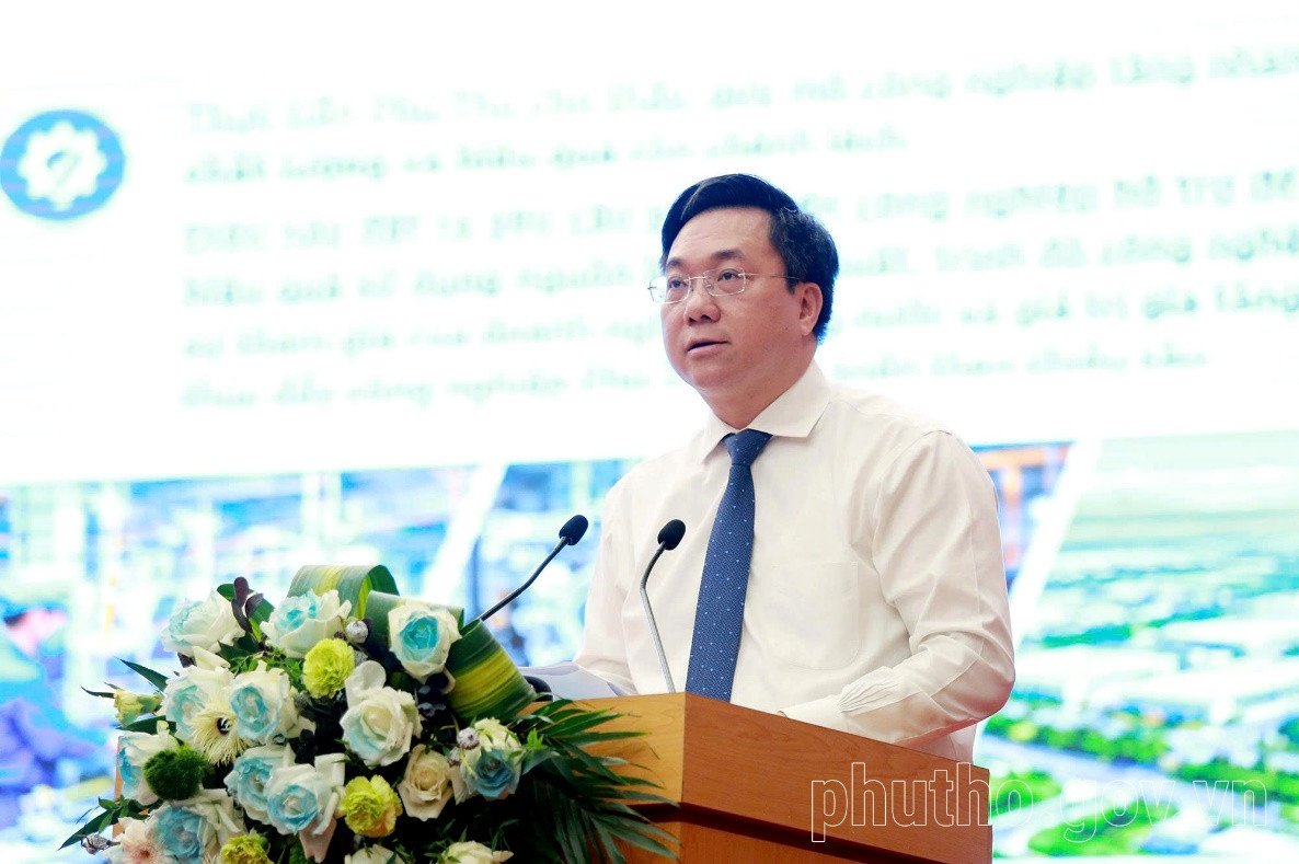 Chủ tịch UBND tỉnh Phú Thọ Trần Duy Đông phát biểu tham luận với chủ đề “Phát triển công nghiệp hỗ trợ trong giai đoạn mới - Từ thực tiễn Phú Thọ và một số đề xuất chính sách”