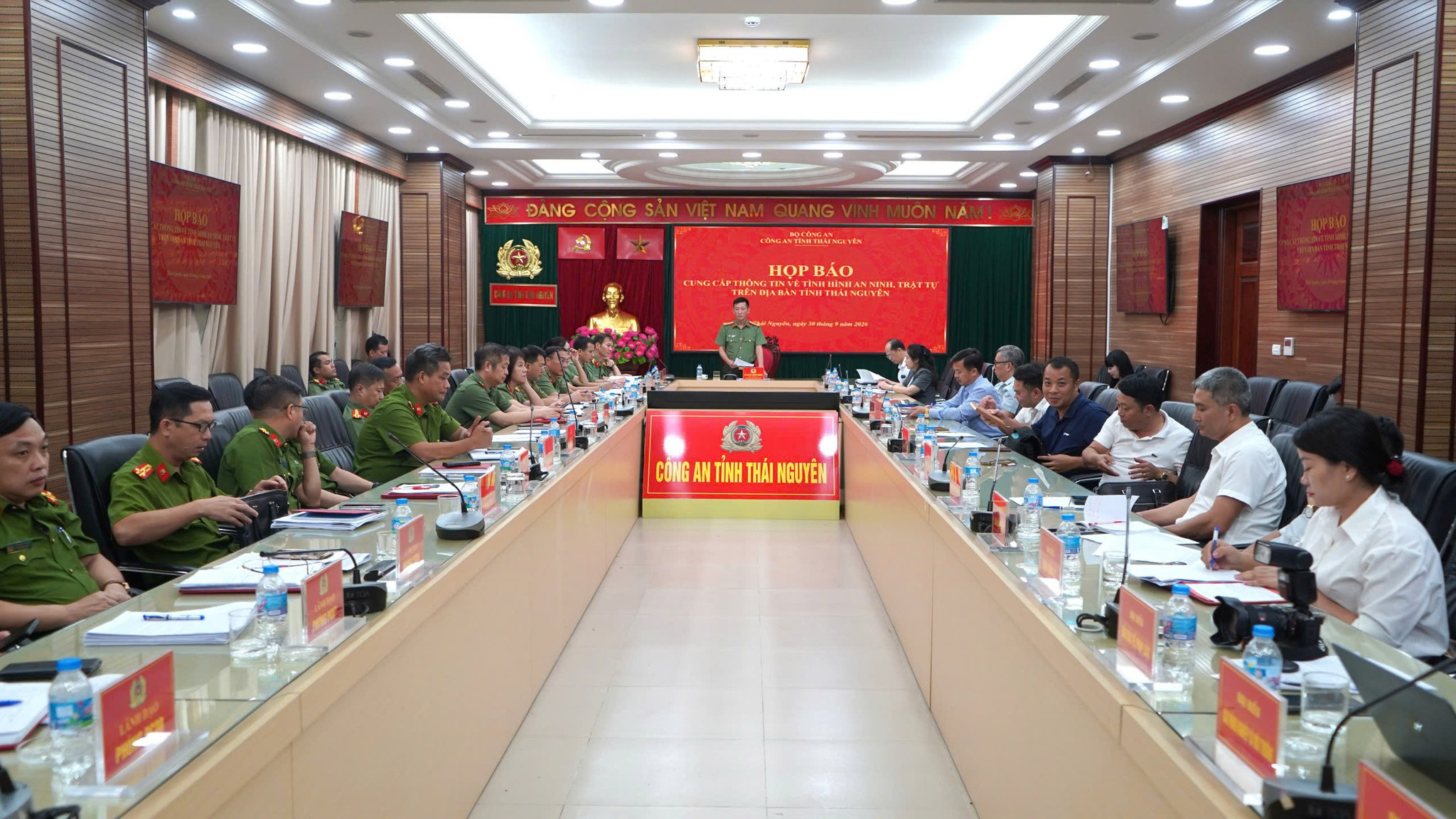 Trong 9 tháng đầu năm, cơ quan điều tra toàn tỉnh đã khởi tố 1.450 vụ” nếu số liệu này là nội dung được công bố tại họp báo.