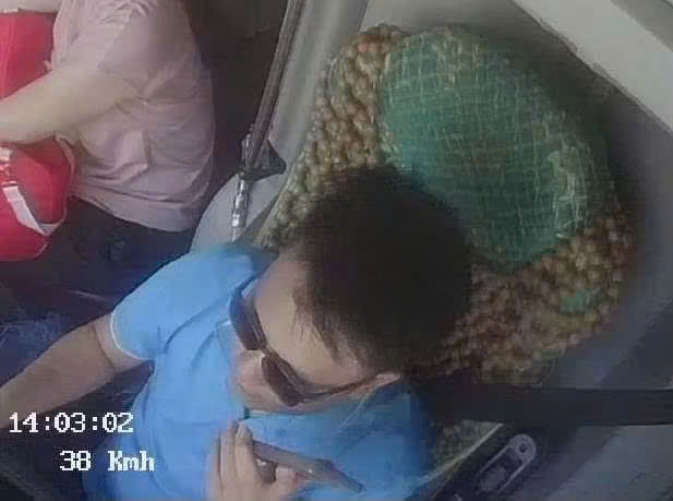Dùng điện thoại khi lái xe