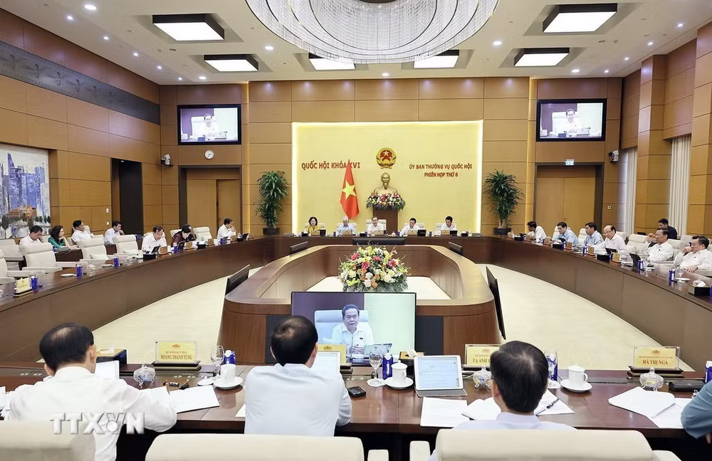 ttxvn_ubtv-quoc-hoi-xem-xet-thong-qua-du-thao-nghi-quyet-ve-chuong-trinh-lap-phap-nam-4545.jpg