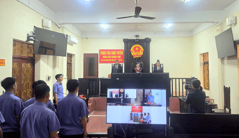Một phiên tòa tại phòng xử án TAND khu vực 2, tỉnh Sơn La