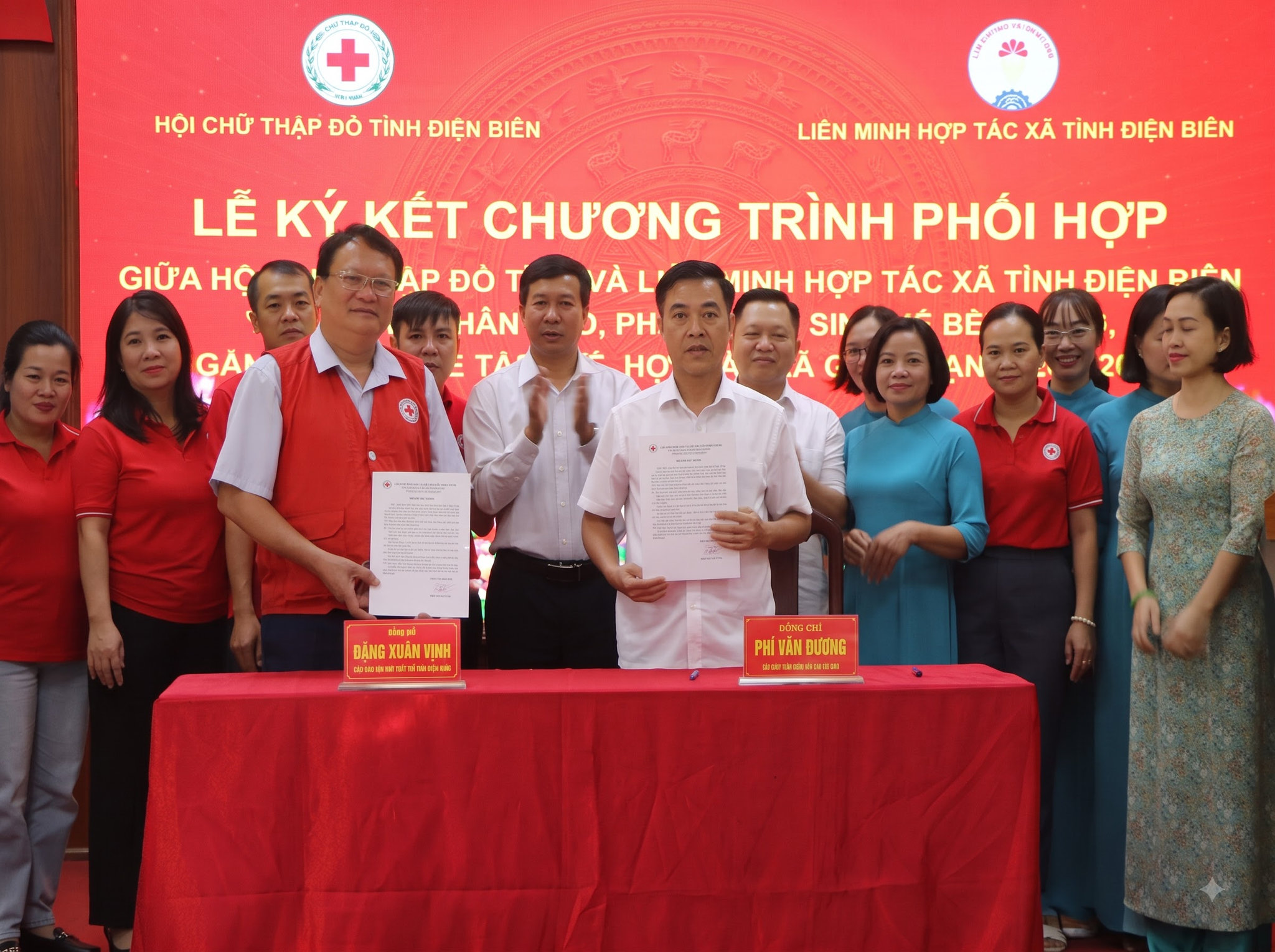 Nghi thức ký kết Chương trình phối hợp giữa Hội Chữ thập đỏ tỉnh và Liên minh Hợp tác xã tỉnh Điện Biên