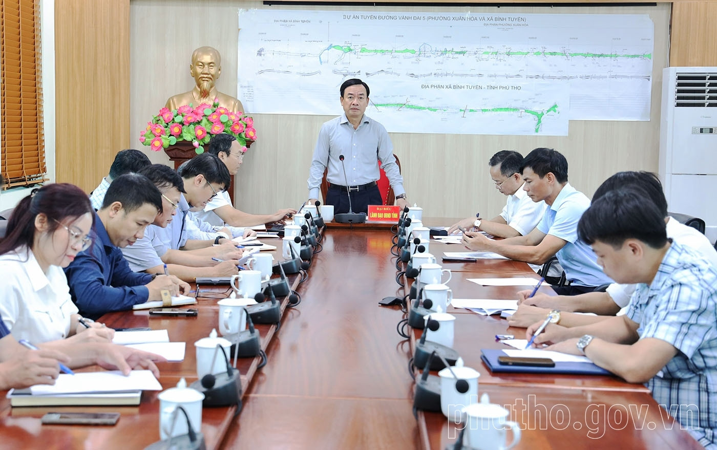 Phó Chủ tịch UBND tỉnh Phú Thọ Quách Tất Liêm phát biểu tại buổi làm việc với các địa phương có dự án đi qua