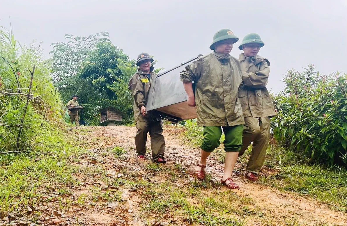 Sơ tán tài sản giúp người dân Phú Thọ