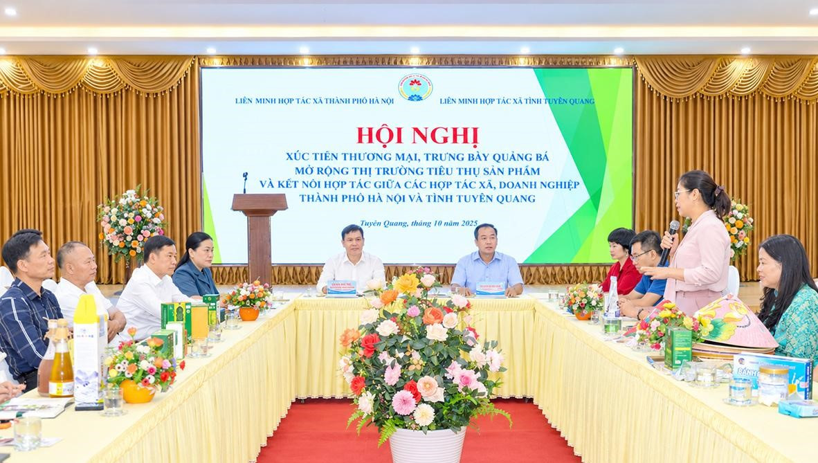Các đại biểu dự hội nghị - Tuyên Quang