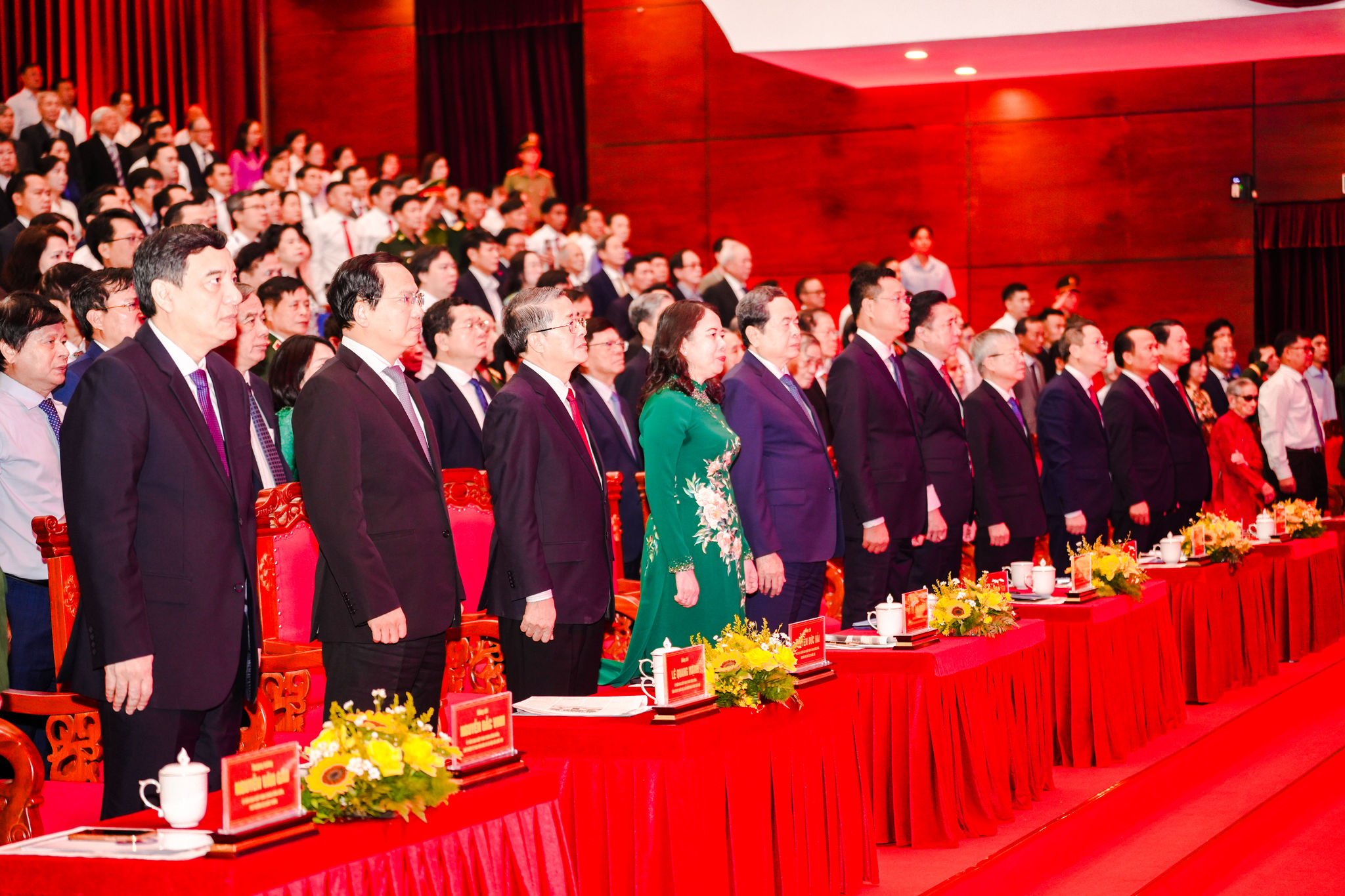 Các đại biểu tham dự chương trình.