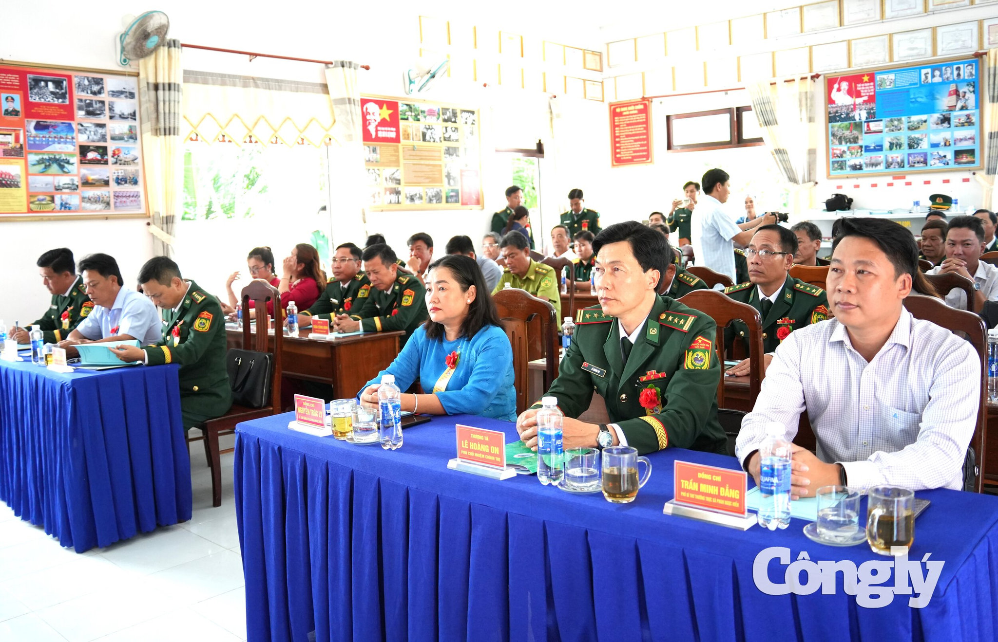 Đại biểu tham dự buổi lễ