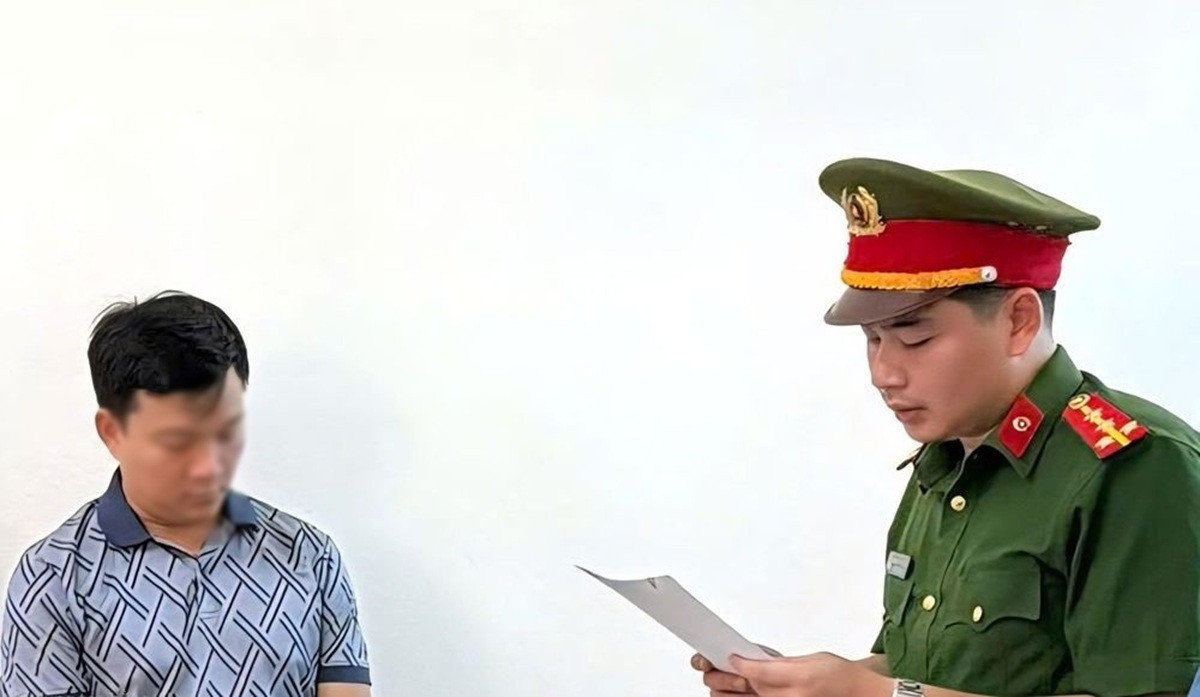 khởi tố
