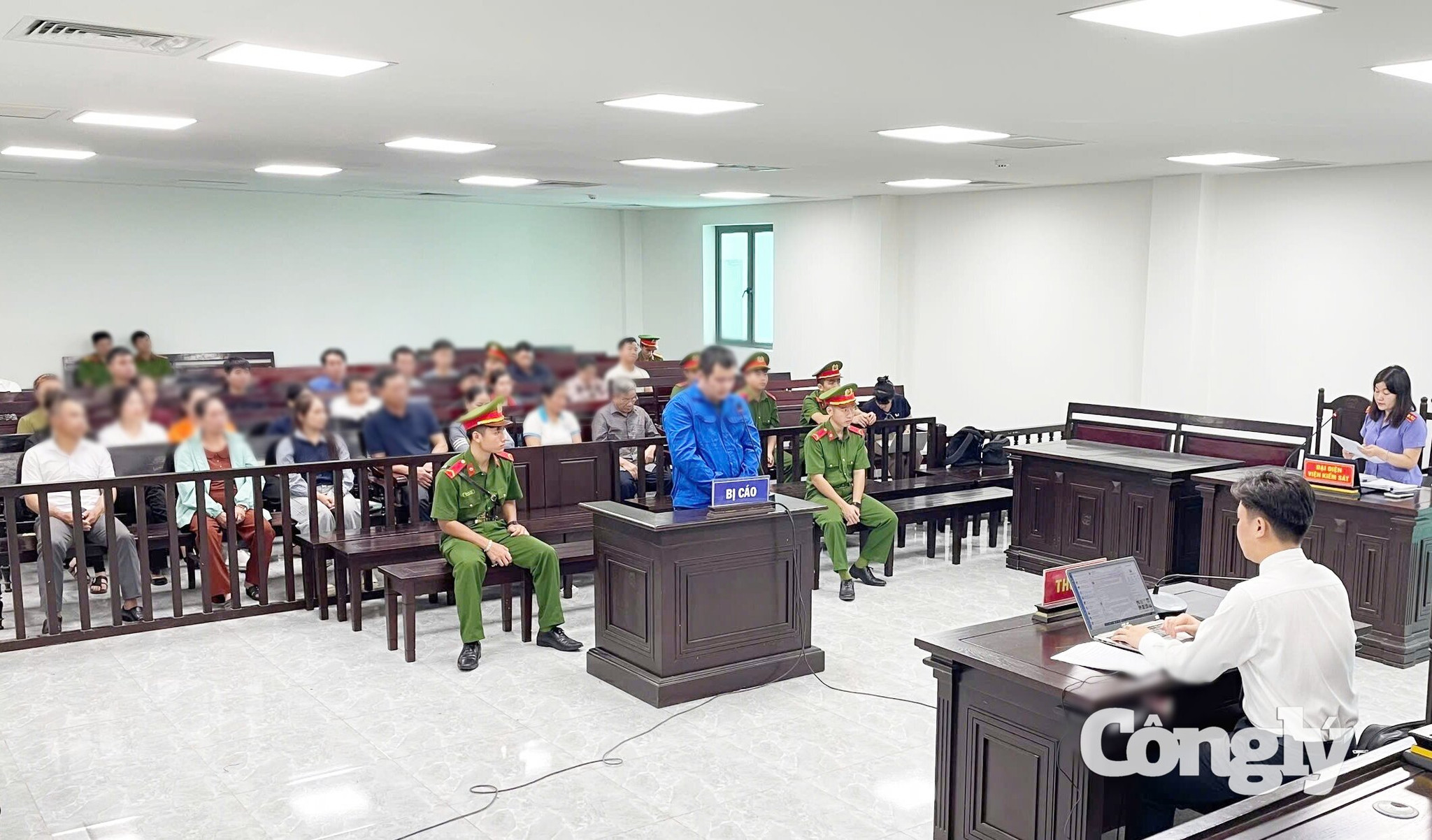 Tranh chấp đất đai